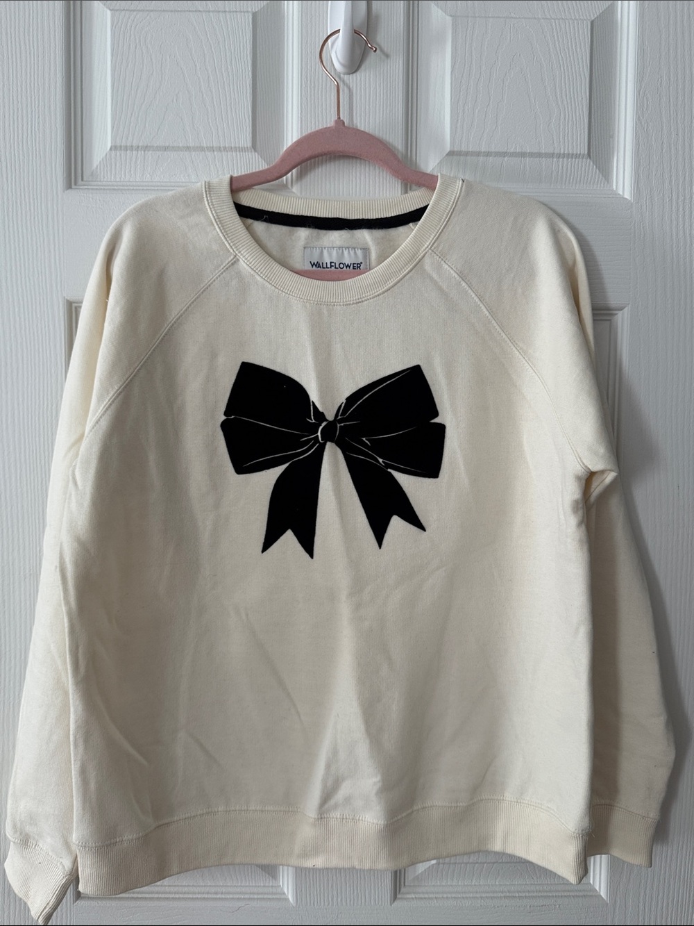 Wallflower Black Cream Bow Crew